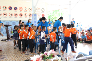 Donation of a Water Purification System to an Elementary School (EXEDY Thailand)